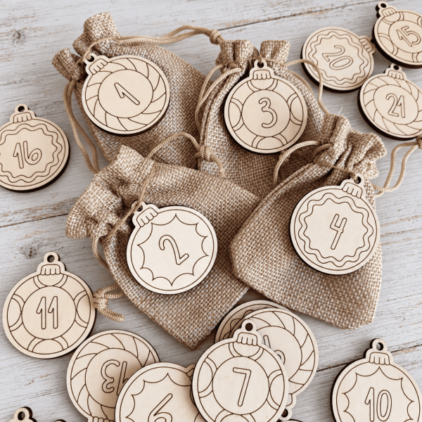 Boules de Noël en bois numérotées